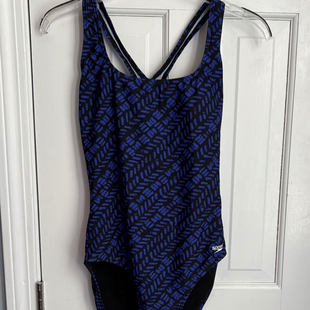 Speedo bathing suit. Worn only 1x. Size 10